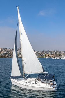 Hunter 38 image