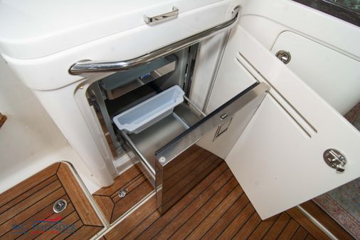 Sea Ray 410 Sundancer image