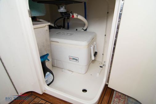 Sea Ray 410 Sundancer image