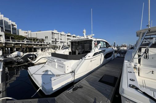 Cruisers Yachts 42 Cantius image