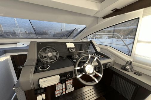 Cruisers Yachts 42 Cantius image