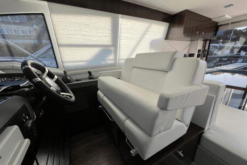 Cruisers Yachts 42 Cantius image