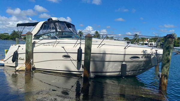 Rinker 310 Fiesta Vee