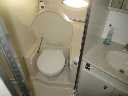 Silverton 351-AFT-CABIN image