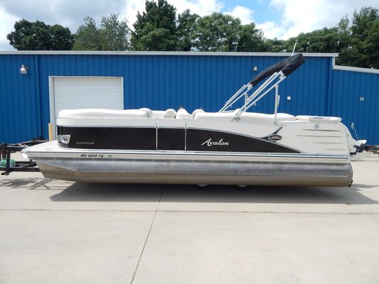 Avalon Windjammer - 22' - main image