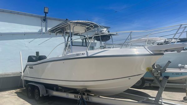 Mako 252 Center Console