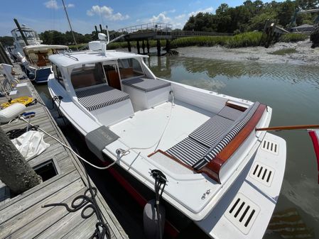 Bertram 31 Sedan Hardtop Cruiser image