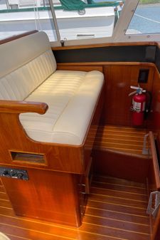 Bertram 31 Sedan Hardtop Cruiser image