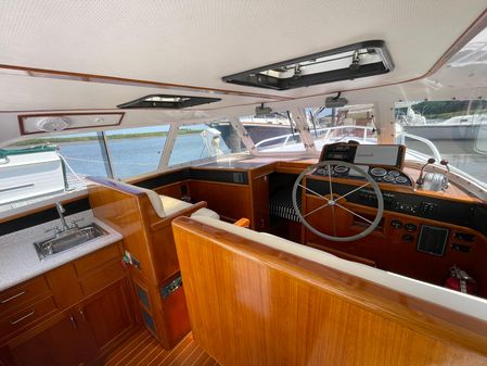 Bertram 31 Sedan Hardtop Cruiser image