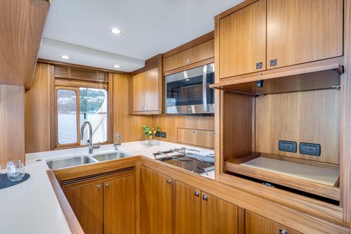 Fleming 58-PILOTHOUSE image