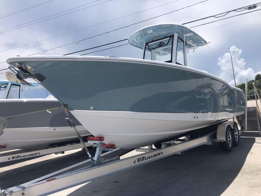Sea Hunt Gamefish 27 with Coffin Box - main image