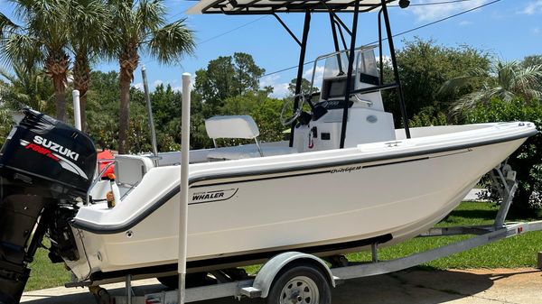 Boston Whaler Outrage 18