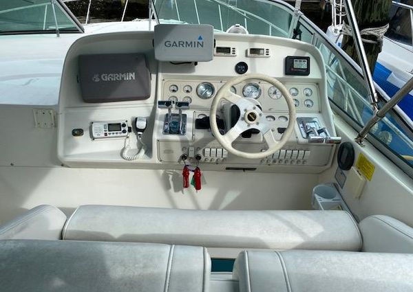 Cruisers Yachts 3570 Esprit image