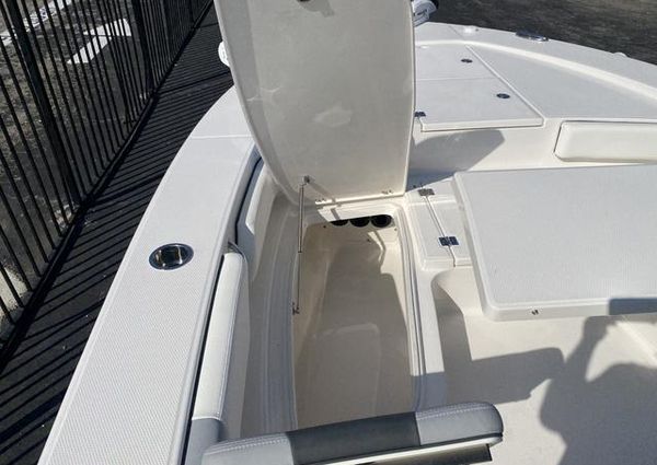 Robalo 246 image