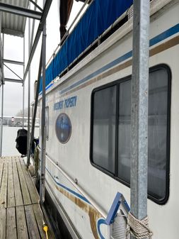 Houseboat HOUSEBOAT image