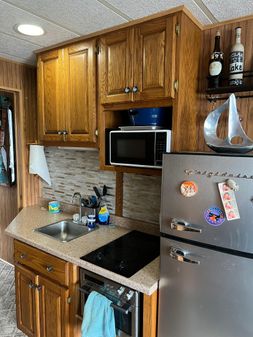 Houseboat HOUSEBOAT image