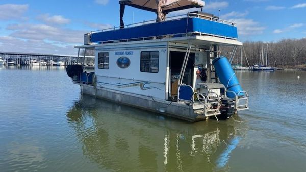 Houseboat HOUSEBOAT