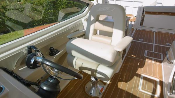 Boston Whaler 280 Vantage image