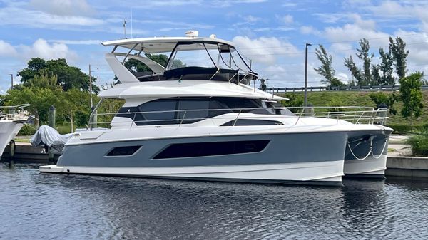Aquila 44 Yacht