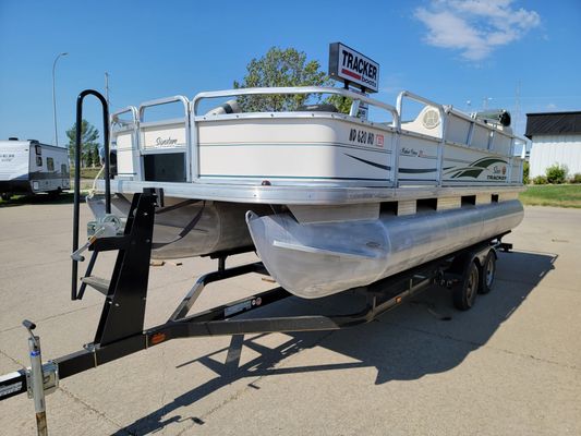 Sun-tracker 21-FISHING-BARGE - main image