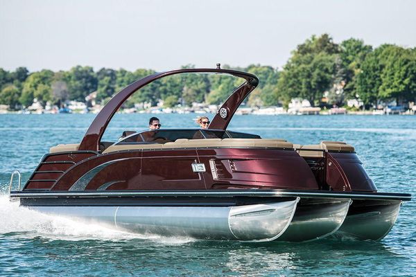 Bennington QX 25 Fastback - main image