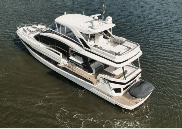 Galeon 640 Fly image