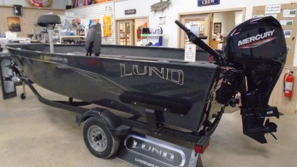 Lund 1650 Angler Tiller