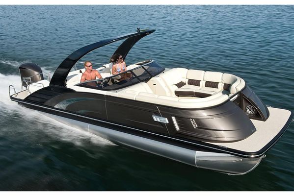 Bennington QX 25 Stern Lounge - main image