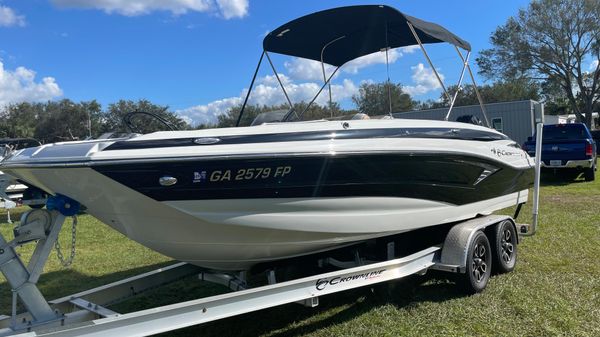 Crownline E225XS