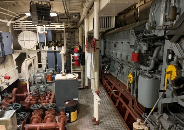 Tugboat L-T-100-STEEL-ARMY-TUG image
