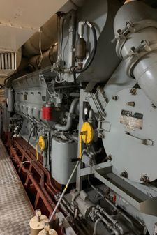 Tugboat L-T 100 Steel Army Tug image