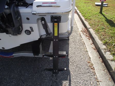 Robalo R242-CENTER-CONSOLE image
