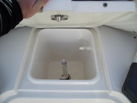 Robalo R242-CENTER-CONSOLE image