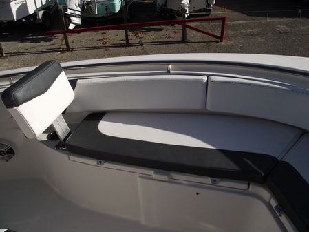Robalo R242-CENTER-CONSOLE image