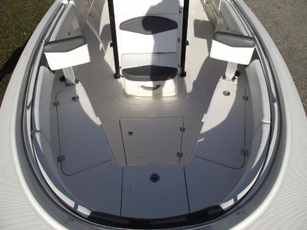 Robalo R242-CENTER-CONSOLE image