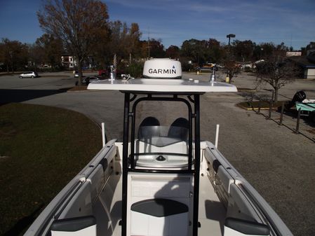 Robalo R242-CENTER-CONSOLE image