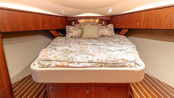 Tiara Yachts 4300 Sovran image