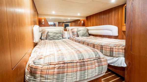 Tiara Yachts 4300 Sovran image