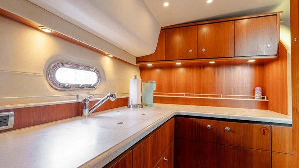 Tiara Yachts 4300 Sovran image