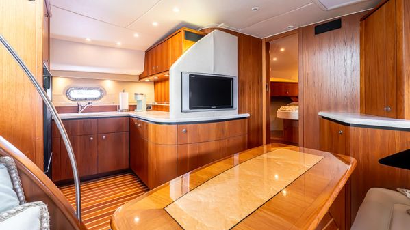 Tiara Yachts 4300 Sovran image