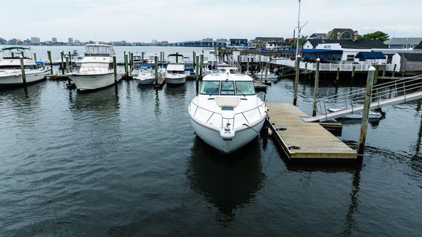 Tiara Yachts 4300 Sovran image