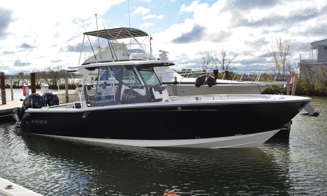 Blackfin 332 CC - main image