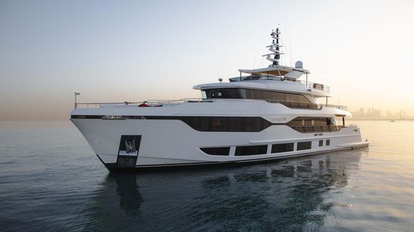 Majesty Yachts 120