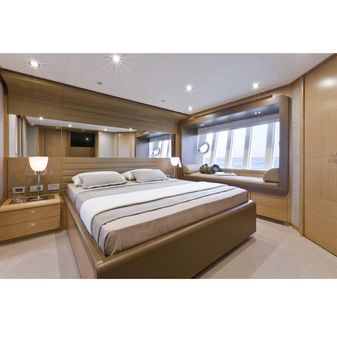 Ferretti Yachts 800 image