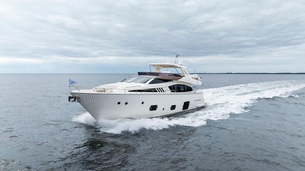 Ferretti Yachts 800 