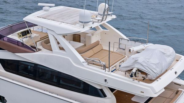 Ferretti Yachts 800 image