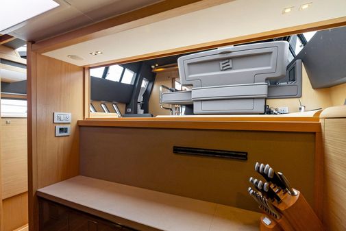 Ferretti Yachts 800 image