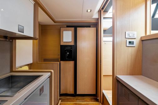 Ferretti Yachts 800 image