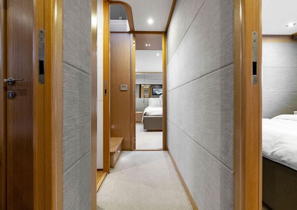 Ferretti Yachts 800 image