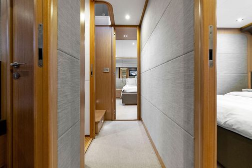 Ferretti Yachts 800 image